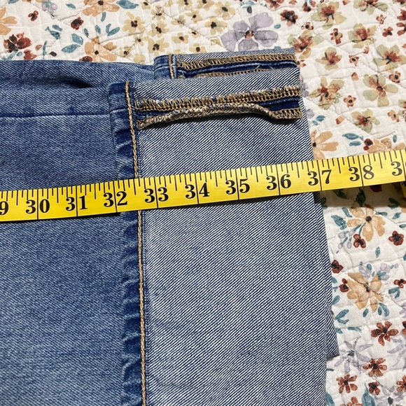NWT!  Mango Women's Jeans     Size 4        Mid waist, Regular fit, Crop length💕 - Picture 6 of 7